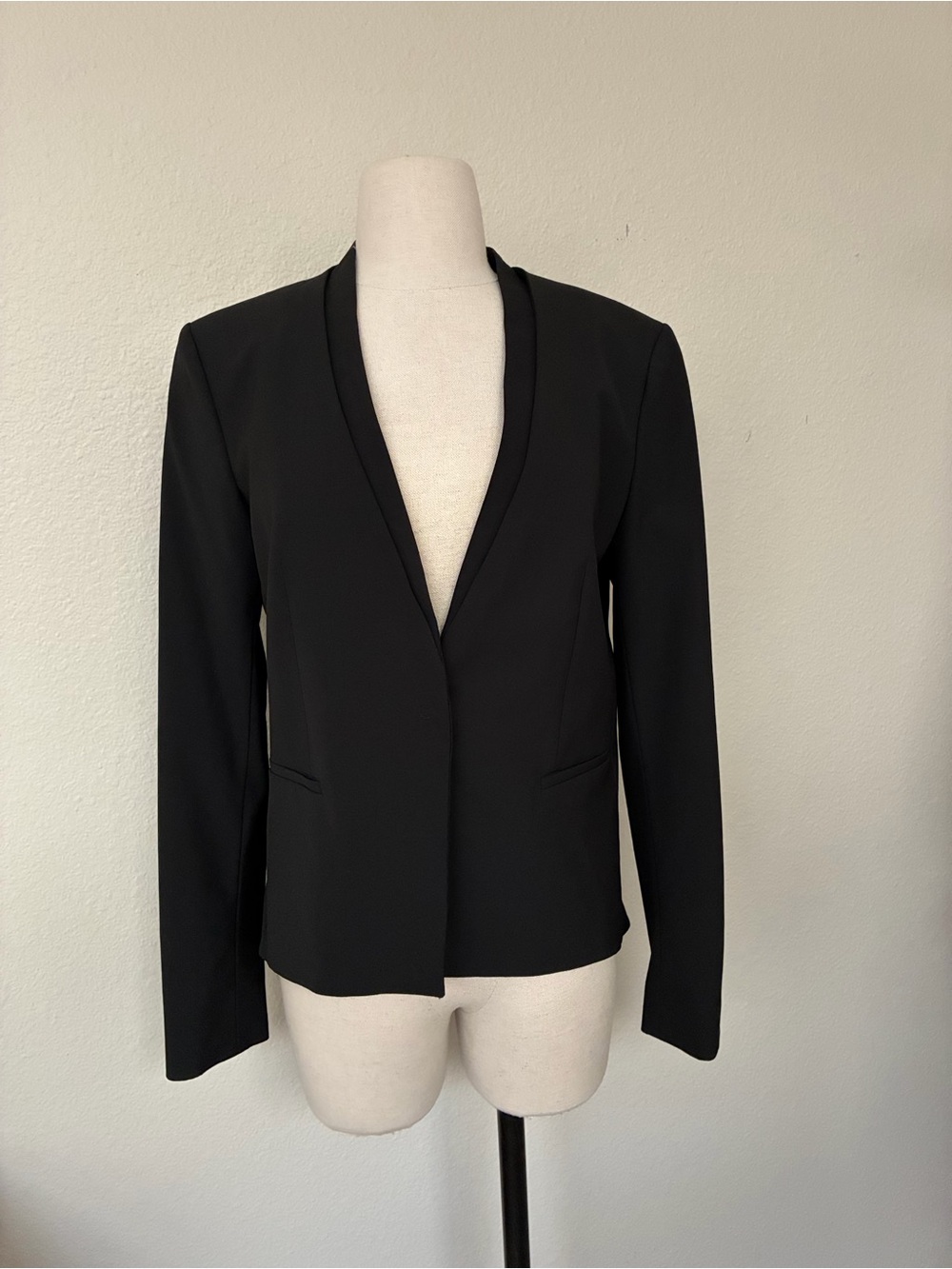 Elie Tahari Black Wool Blend One-Button Blazer, size 4